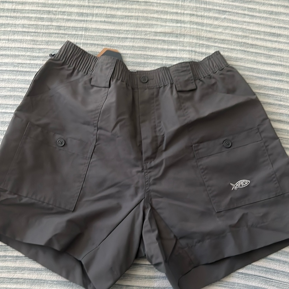 New with tags- Men’s AFTCO Original Fishing shorts.